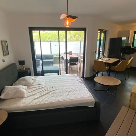 Nice, Splendide 4p Residentiel, Terrasse Vue Piscine , Garage Nizza