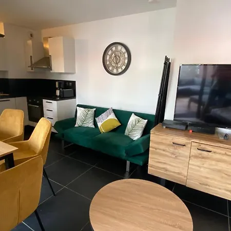 Apartment Nice, Splendide 4p Residentiel, Terrasse Vue Piscine , Garage Nizza